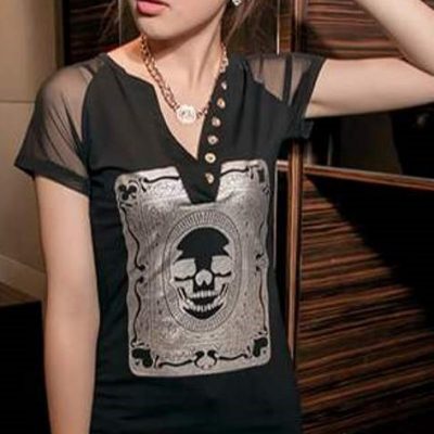 BLUSA NEGRA MANGA CORTA CALAVERAS PLATEADAS FTE. Y ATRAS 1